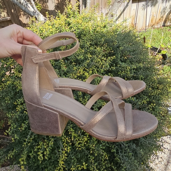 Eileen Fisher Jazzy Heel Sandals  Gold Platinum Leather Block Strap 9 - Picture 13 of 16